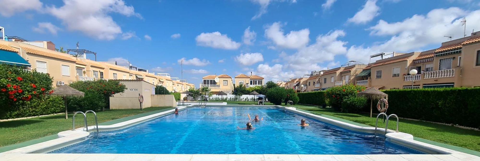 Bungalow Avec Piscine Torrevieja Exterior foto